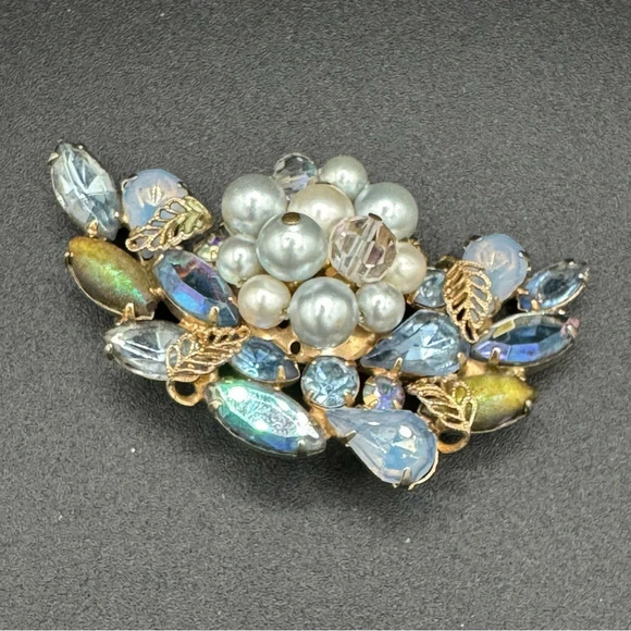 Stunning Blue and Gold Tone Faux Pearl Brooch with Crystal Beads - Picture 3 of 13